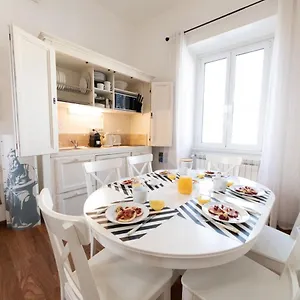 https://three-bedroom-apartment-close-to-colosseo.it-romehotels.com